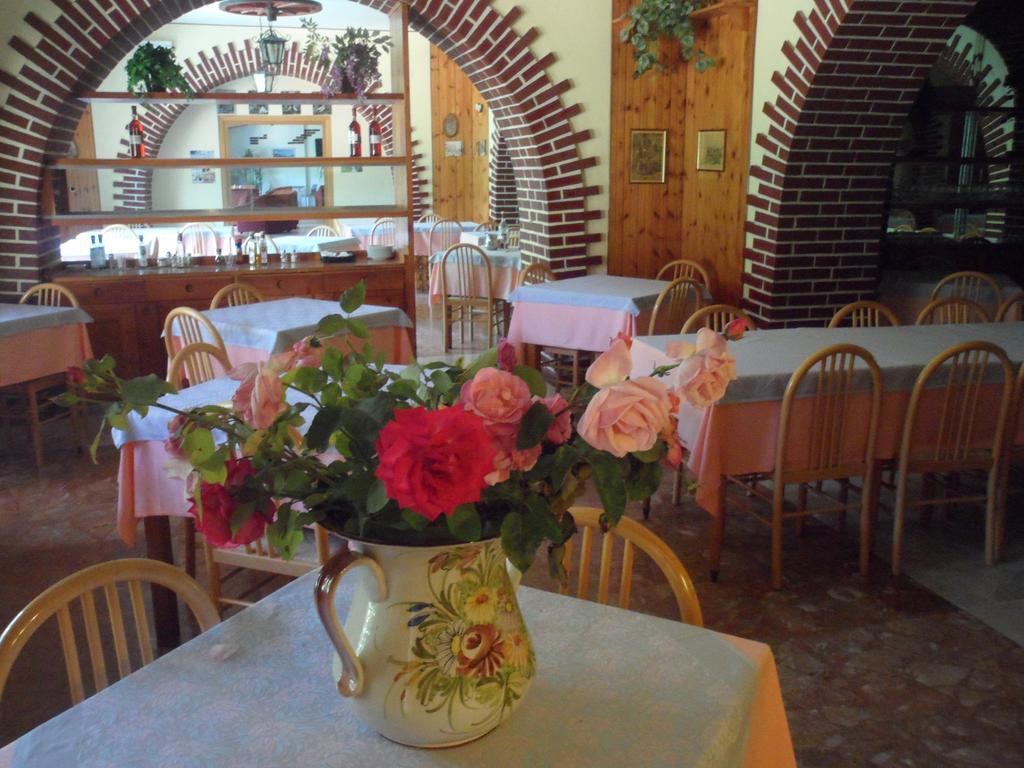 Grotta Dei Colombi Hotel Scanno Exterior photo